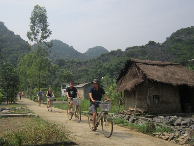 Explore Viet Hai Village by biking and trekking